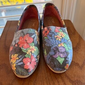 TOMS New women’s flats Faded Tropical size 7.5